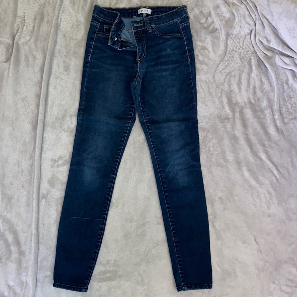 dark blue skinny jeans !